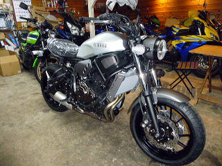YAMAHA XSR700 1
