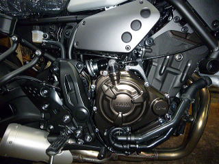 YAMAHA XSR700 4